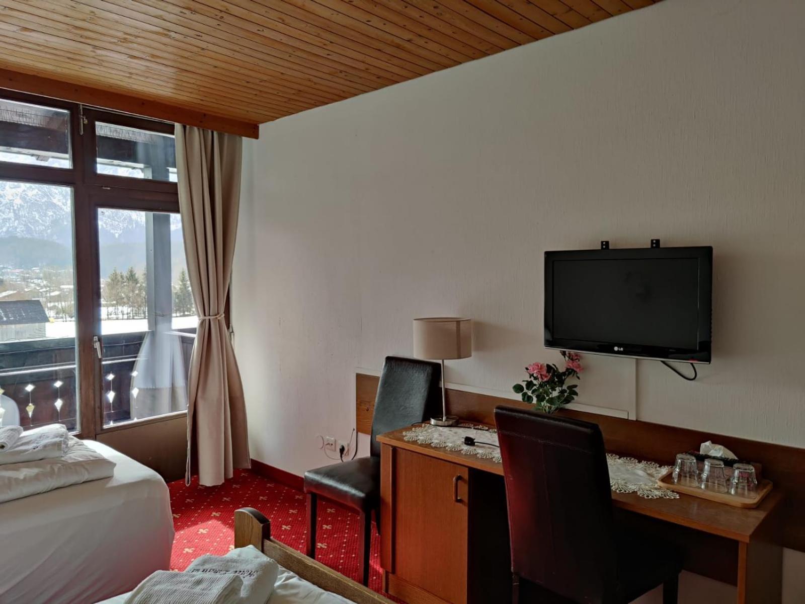 Hotel Lindwurm Bad Goisern Bagian luar foto