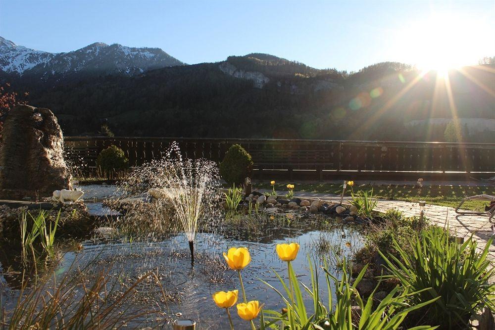 Hotel Lindwurm Bad Goisern Bagian luar foto